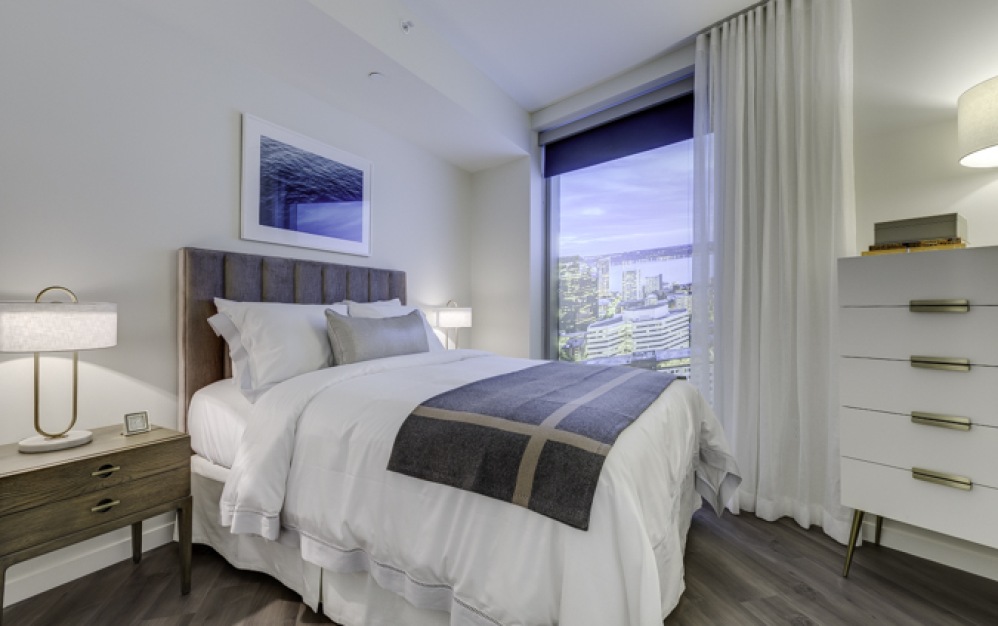 B | Floors 6-15 - 1 bedroom floorplan layout with 1 bathroom and 615 square feet (Floor 4, 3D)